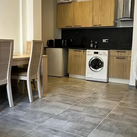 One Bedroom Near Train Station ニース