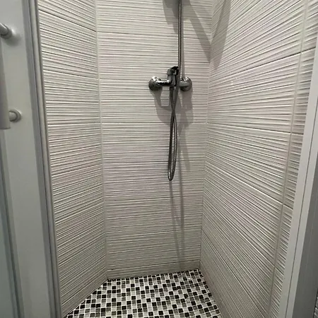 One Bedroom Near Train Station * ニース